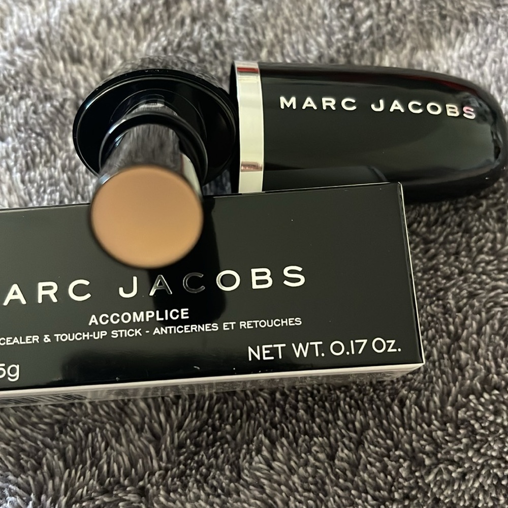 Marc Jacobs Fair 10 Accomplice Concealer - Picture 1 of 4